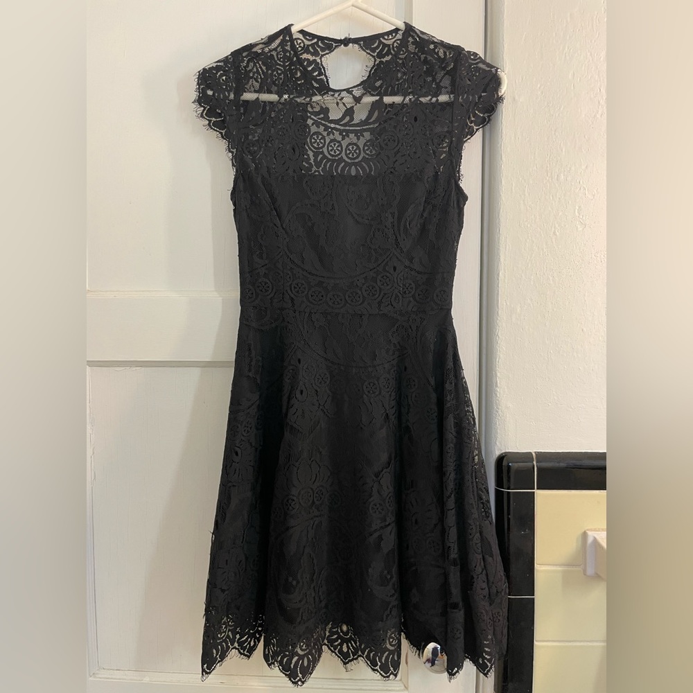BB Dakota Lace Cap Sleeve Cocktail Dress